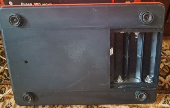 Lider-306 Mono electrophone with lid open showing turntable and tonearm – detail 5