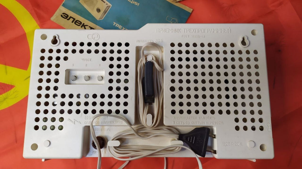 Soviet vintage radio Elektronika-204 diagonal speaker grille and push-buttons – detail 8