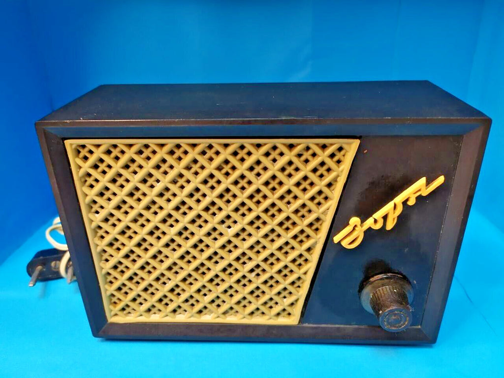 Soviet vintage radio loudspeaker with Zorka script logo on the front panel – detail 8