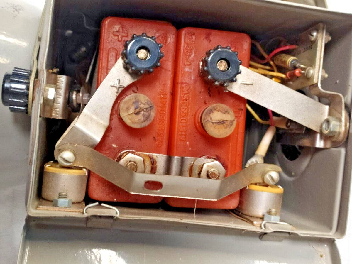 Soviet signal lantern interior with original battery compartment and wiring – detail 10