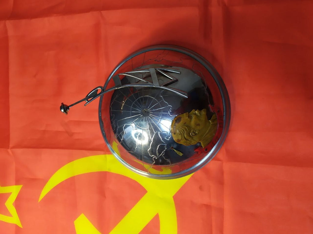 Soviet space collectibles globe with engraved continents under plastic dome – detail 5