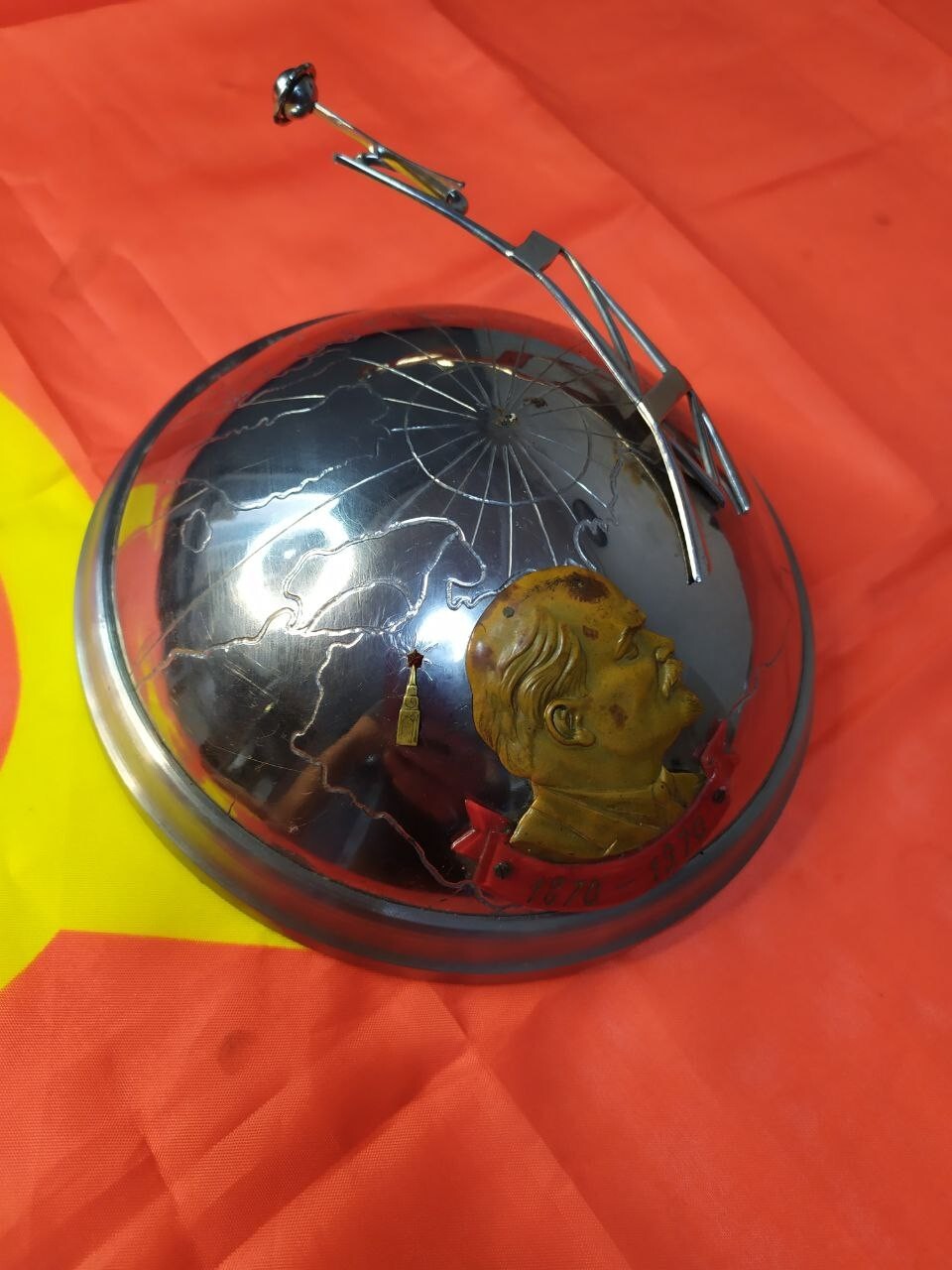 Broken tip of the Mir rocket element on the Soviet desk souvenir – detail 7