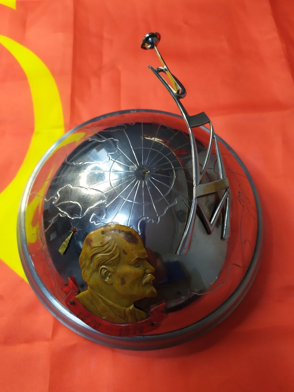 Soviet space collectibles globe with engraved continents under plastic dome – detail 8