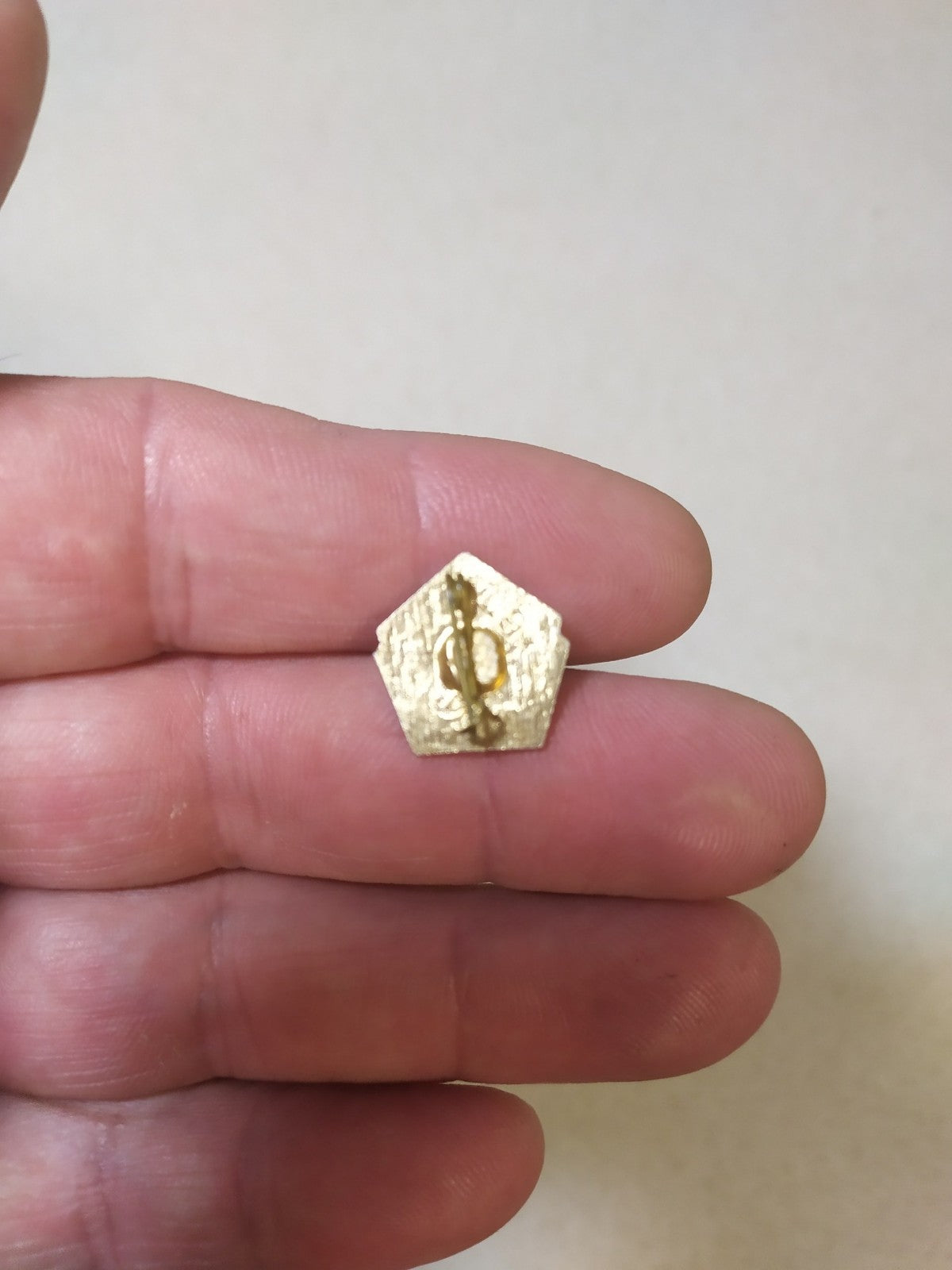 Soviet Luna-2 space pin, close-up of the front – detail 5