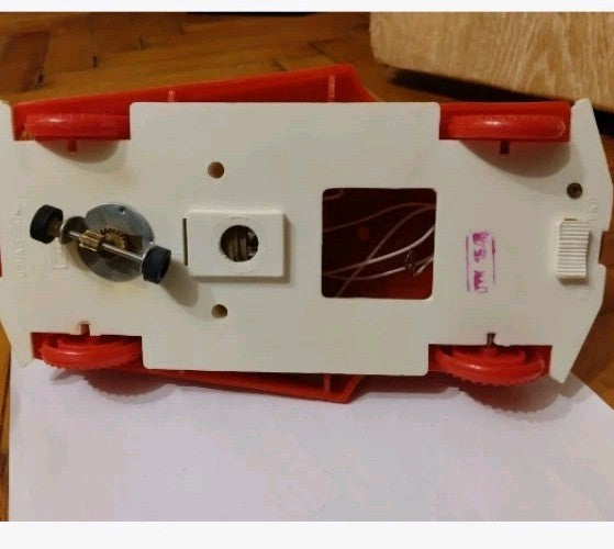 Vintage Soviet toys: Planetohod rover with two astronaut figures under the canopy – detail 8