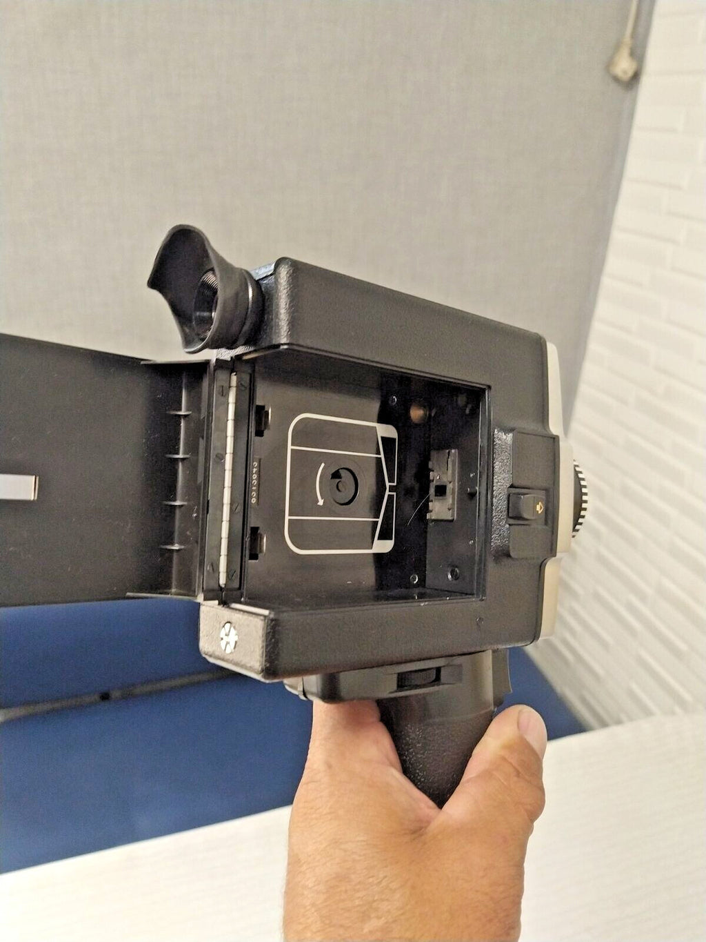 Super 8 film cassette included with the Aurora-219 camera – detail 13