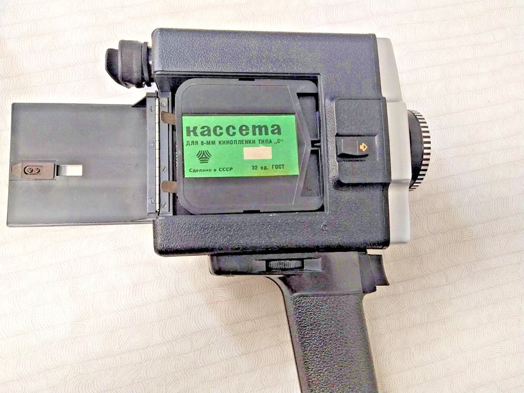 LOMO Aurora-219 movie camera with fixed T-55 12mm f/2.4 lens – detail 17