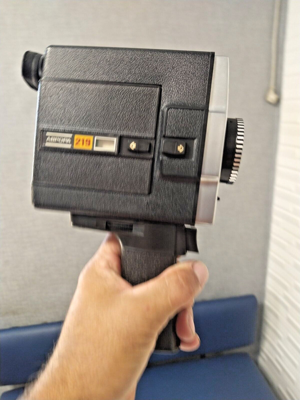 Vintage Soviet cine camera with original manual in Russian – detail 18