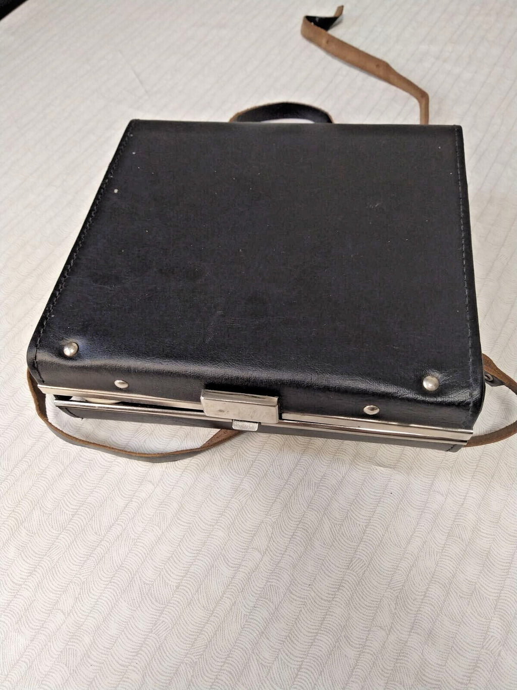 Vintage Soviet cine camera with original manual in Russian – detail 6