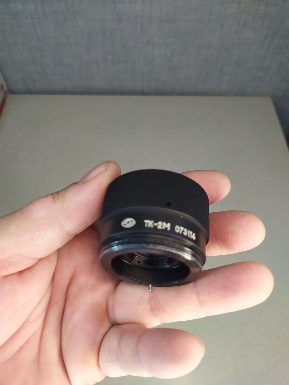 Multi-coated glass of the M42 teleconverter with purple-amber tint