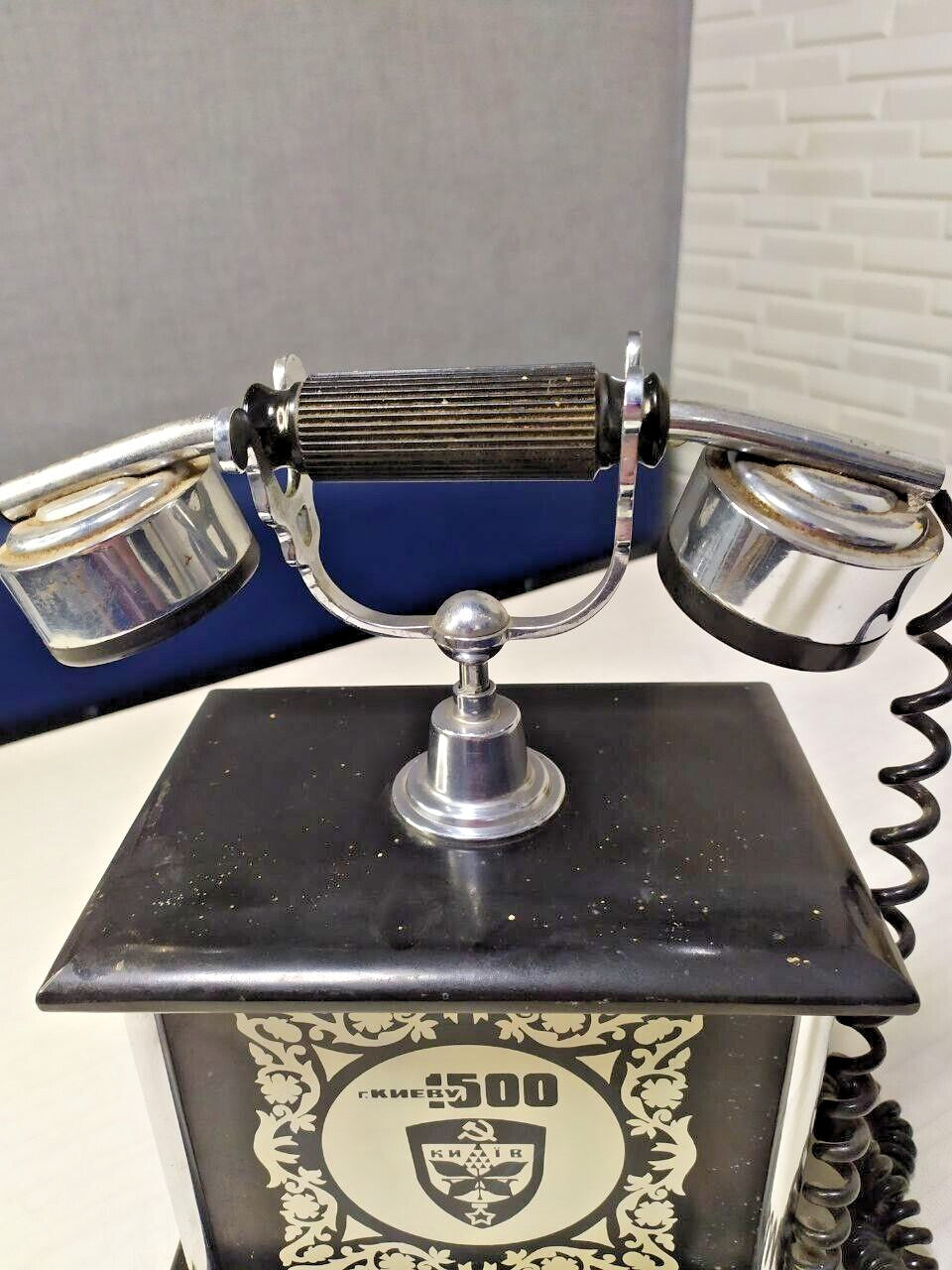 Bottom plate of the Kyiv souvenir phone with model number and 80 ruble price