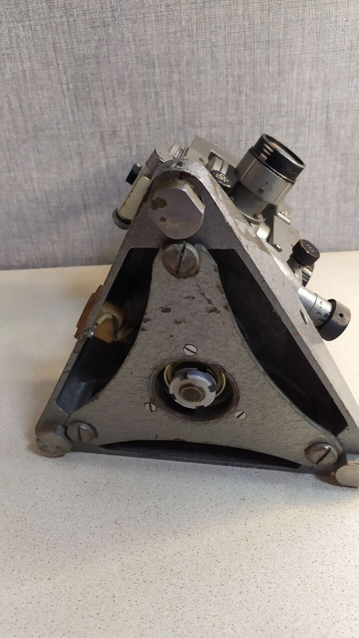Geodetic instrument from the USSR with scuffs and paint chips – detail 10