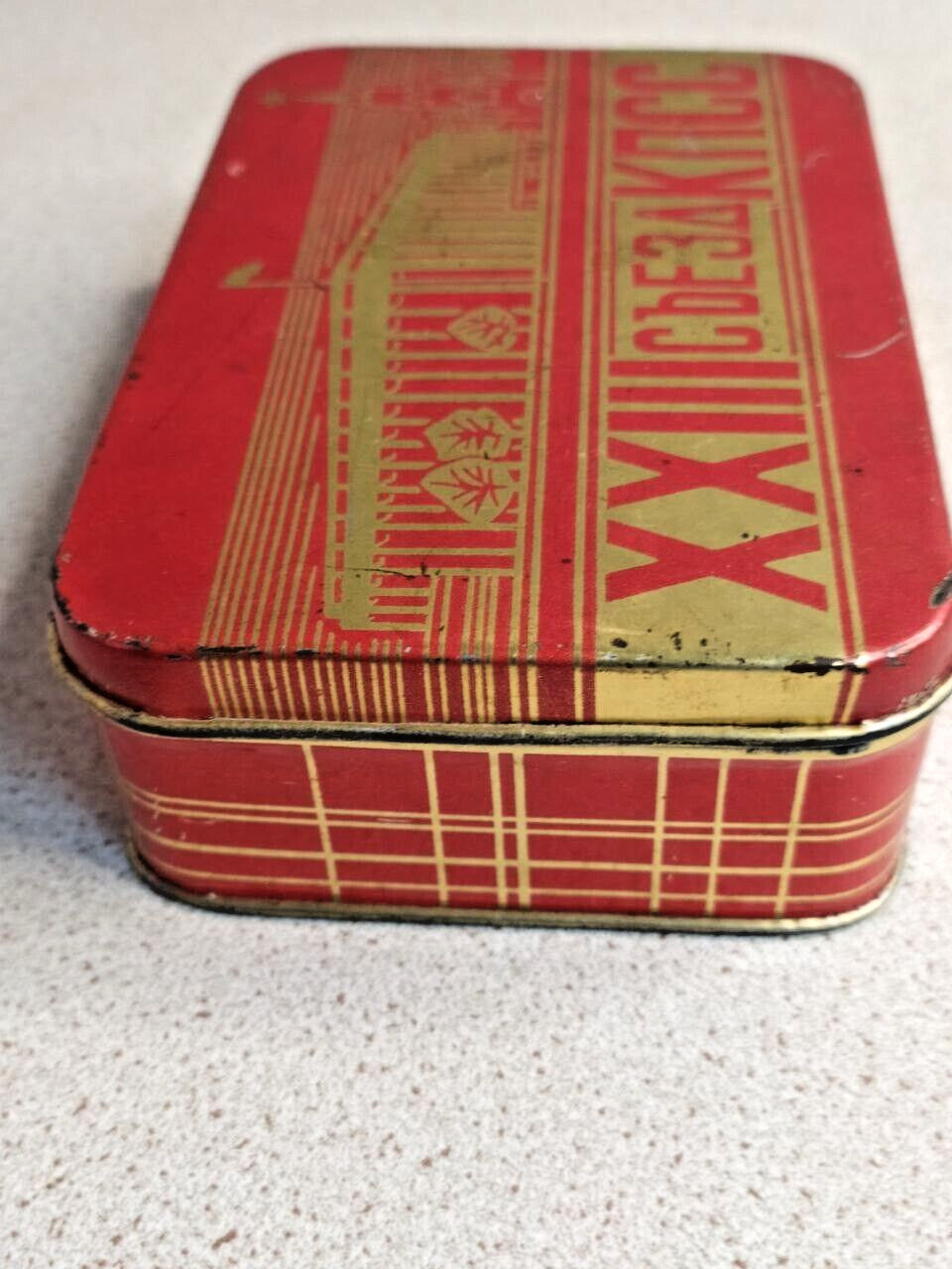 Side of the Soviet memorabilia tin with checkered tartan-style pattern – detail 5