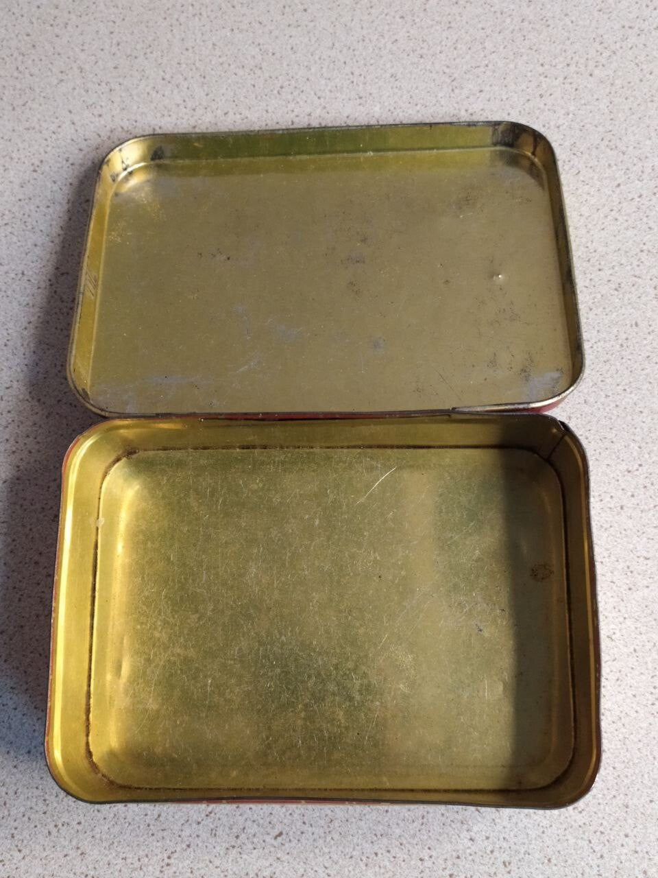 USSR Kremlin tin box measured at about 12 x 8.5 x 3.5 cm – detail 7