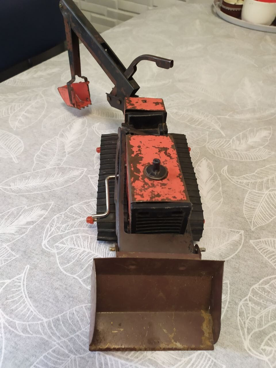 Vintage Soviet toy tracked digger with extended boom and bucket – detail 11