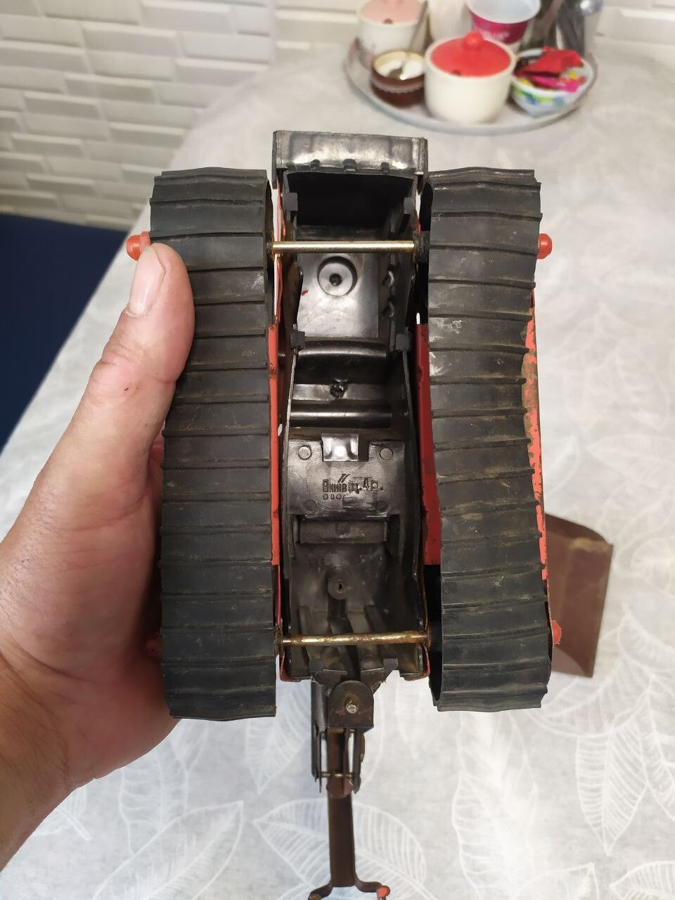 Vintage Soviet toy tracked digger with extended boom and bucket – detail 17