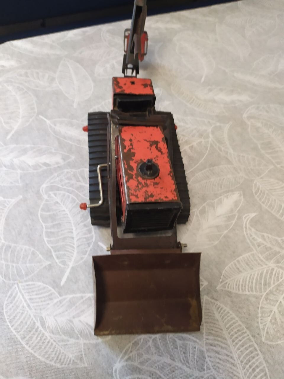 Bottom of the Soviet tin toy with factory emblem and price 4 rubles 50 kopecks – detail 6