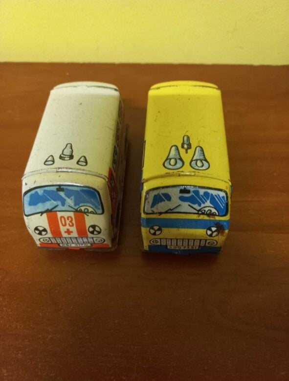 Soviet tin toys RAF-977 ambulance with lithographed red cross markings – detail 5