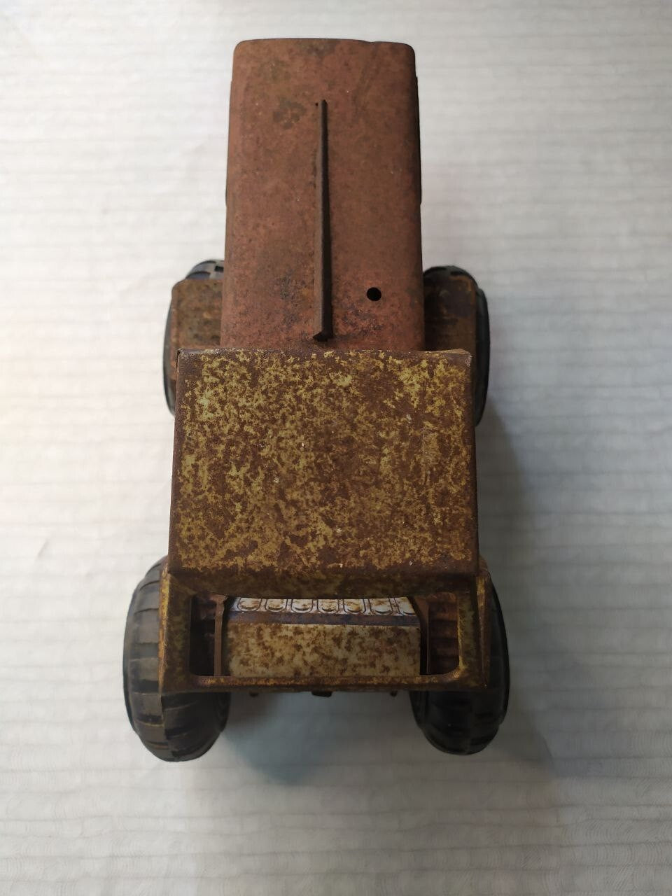 Old Soviet tin toy tractor side view with large rubber tires – detail 12