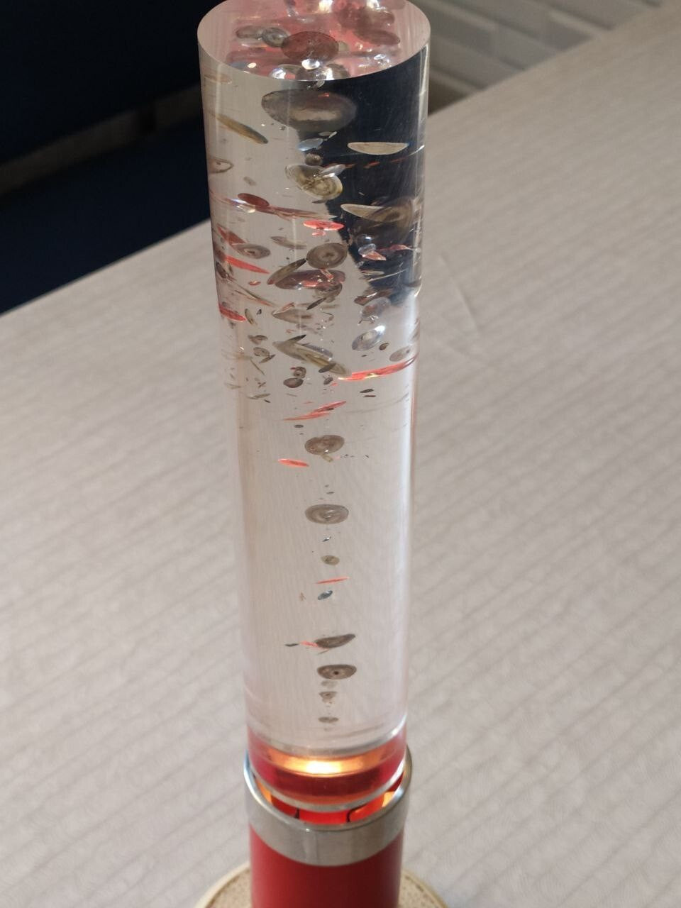 Soviet bubble lamp with cream plastic stand and red base – detail 10