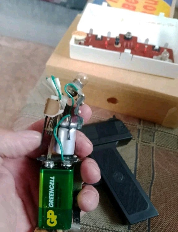 Vintage Soviet toy electronic pistol with detachable battery pack – detail 14