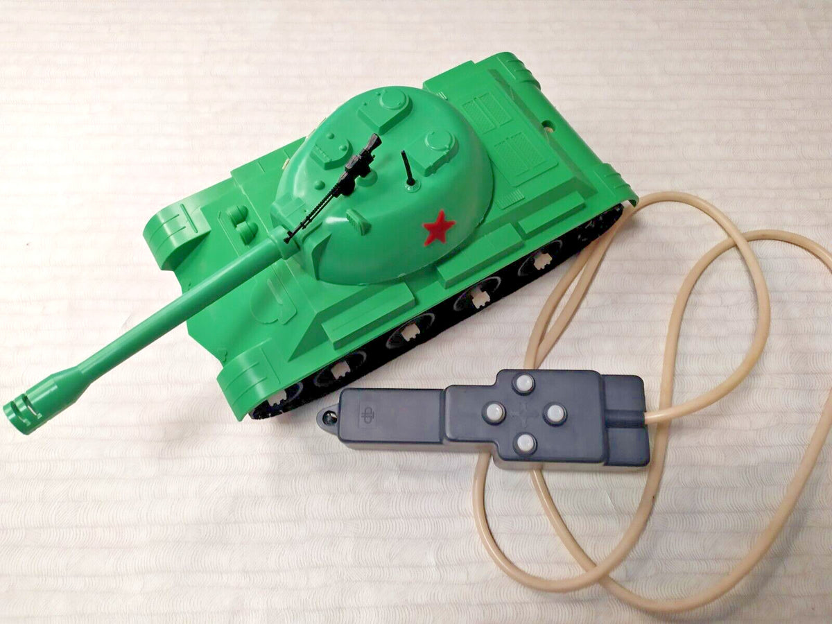 Remote control toy tank with wired four-button controller – detail 8