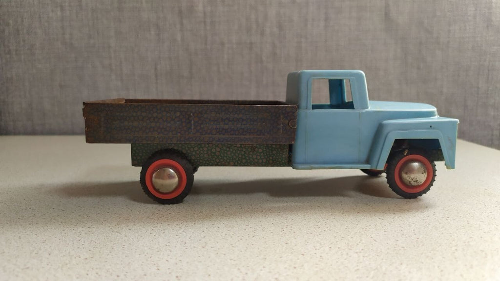 Vintage Soviet toy car with lithographed green pebble-pattern chassis – detail 5