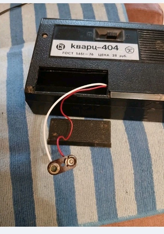Kvarz 404 radio case with Made in USSR imprint on the back – detail 6