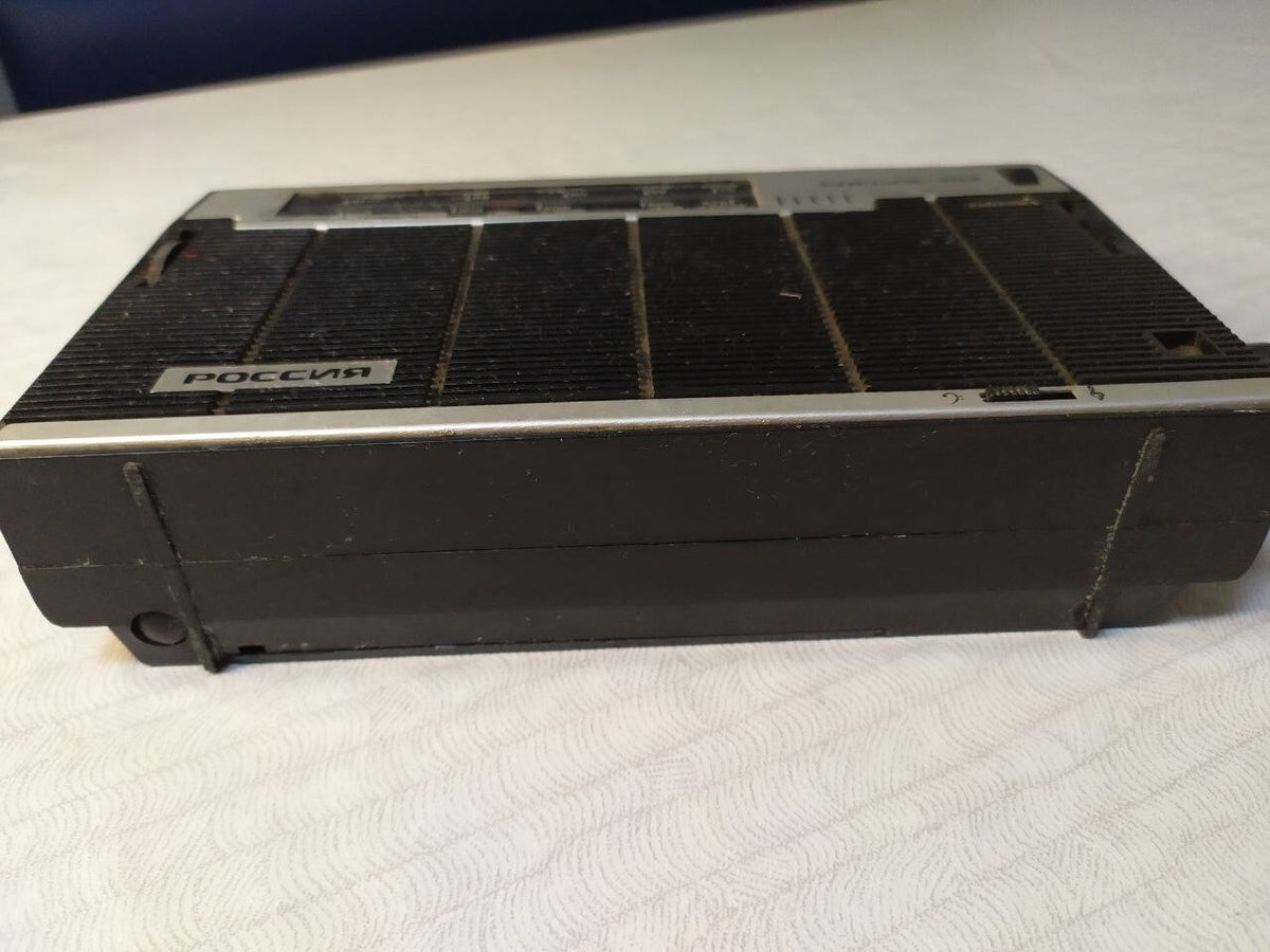 Old Soviet radio for sale with telescopic antenna fully extended – detail 7