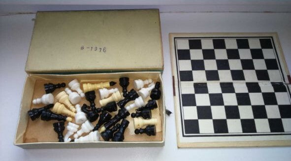 USSR board game box marked in Russian and Georgian