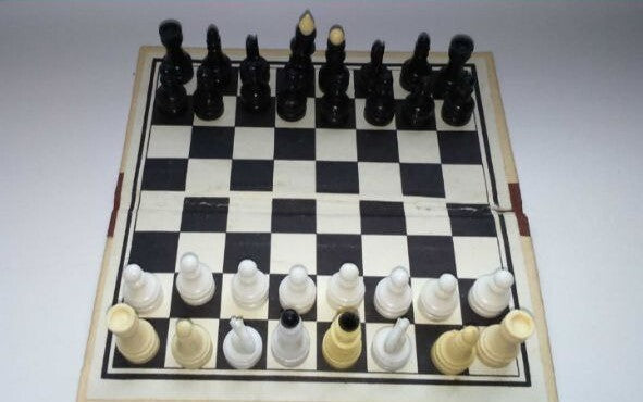 Vintage Soviet pocket chess pieces in black and cream plastic – detail 5