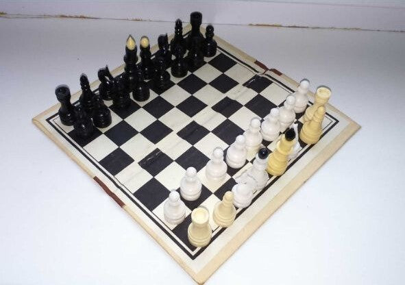 Folding cardboard chess board of the Malyutka mini set – detail 6