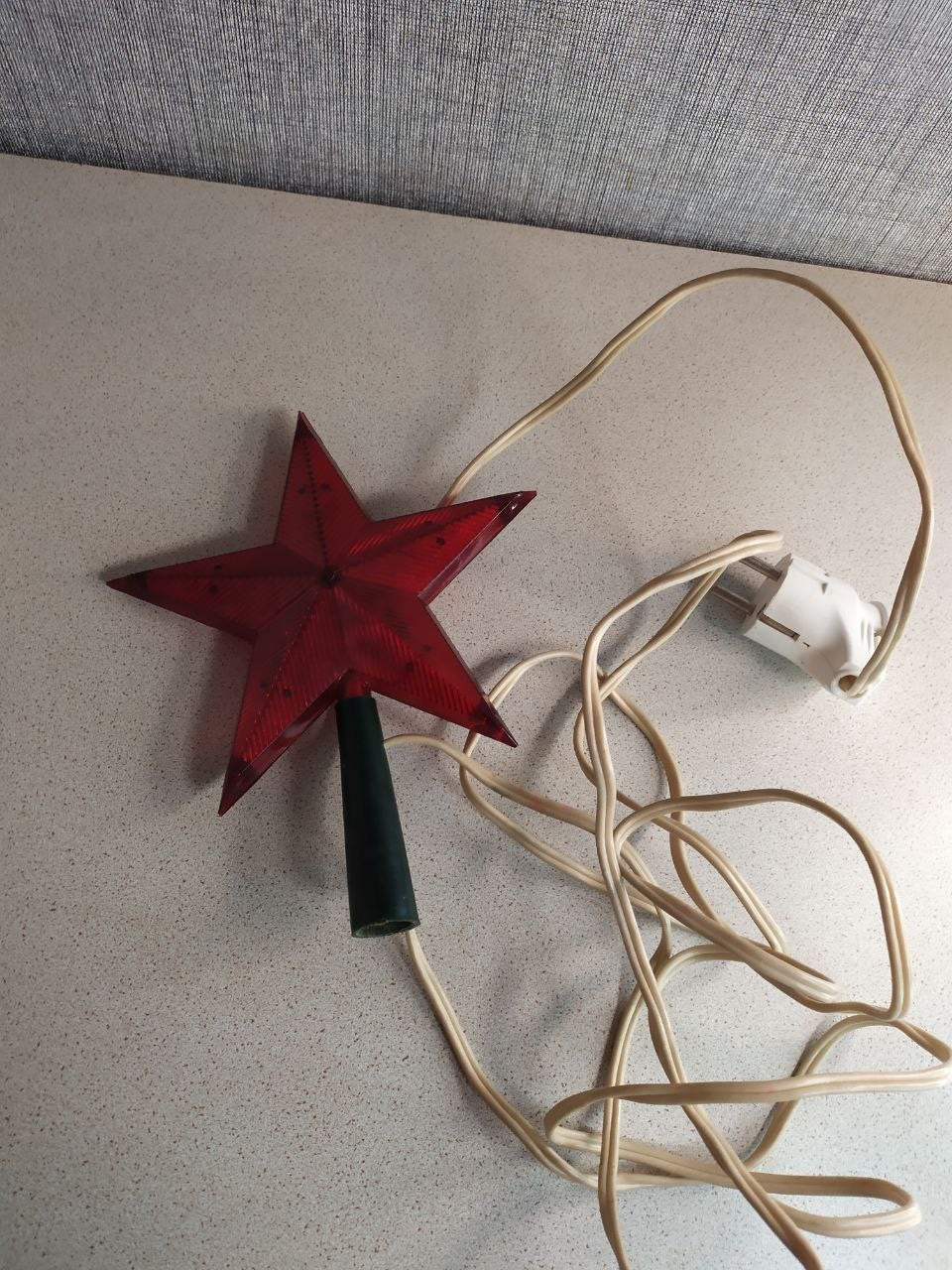 Vintage Christmas tree topper red star with European type C plug – detail 10