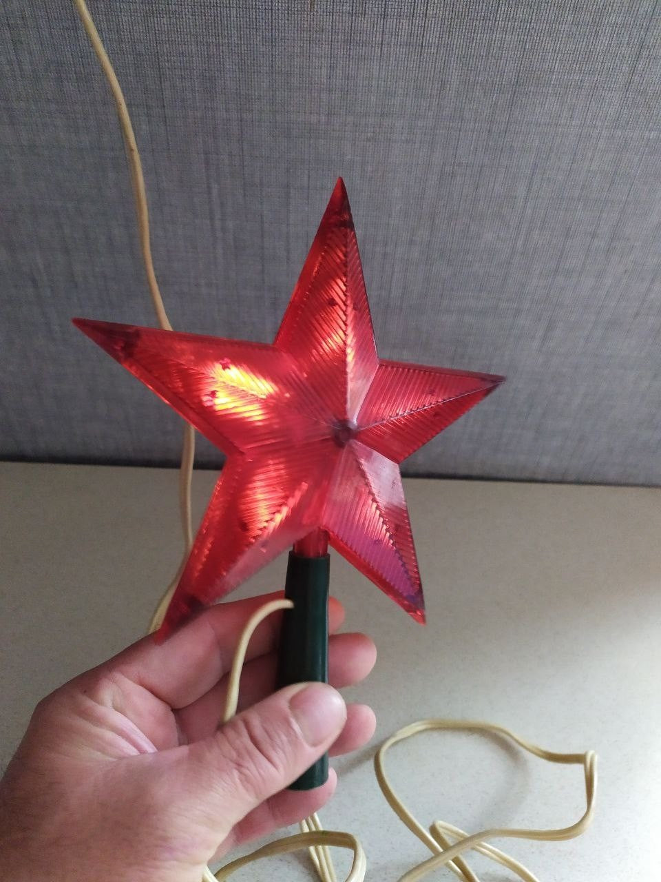Vintage Christmas tree topper red star with European type C plug