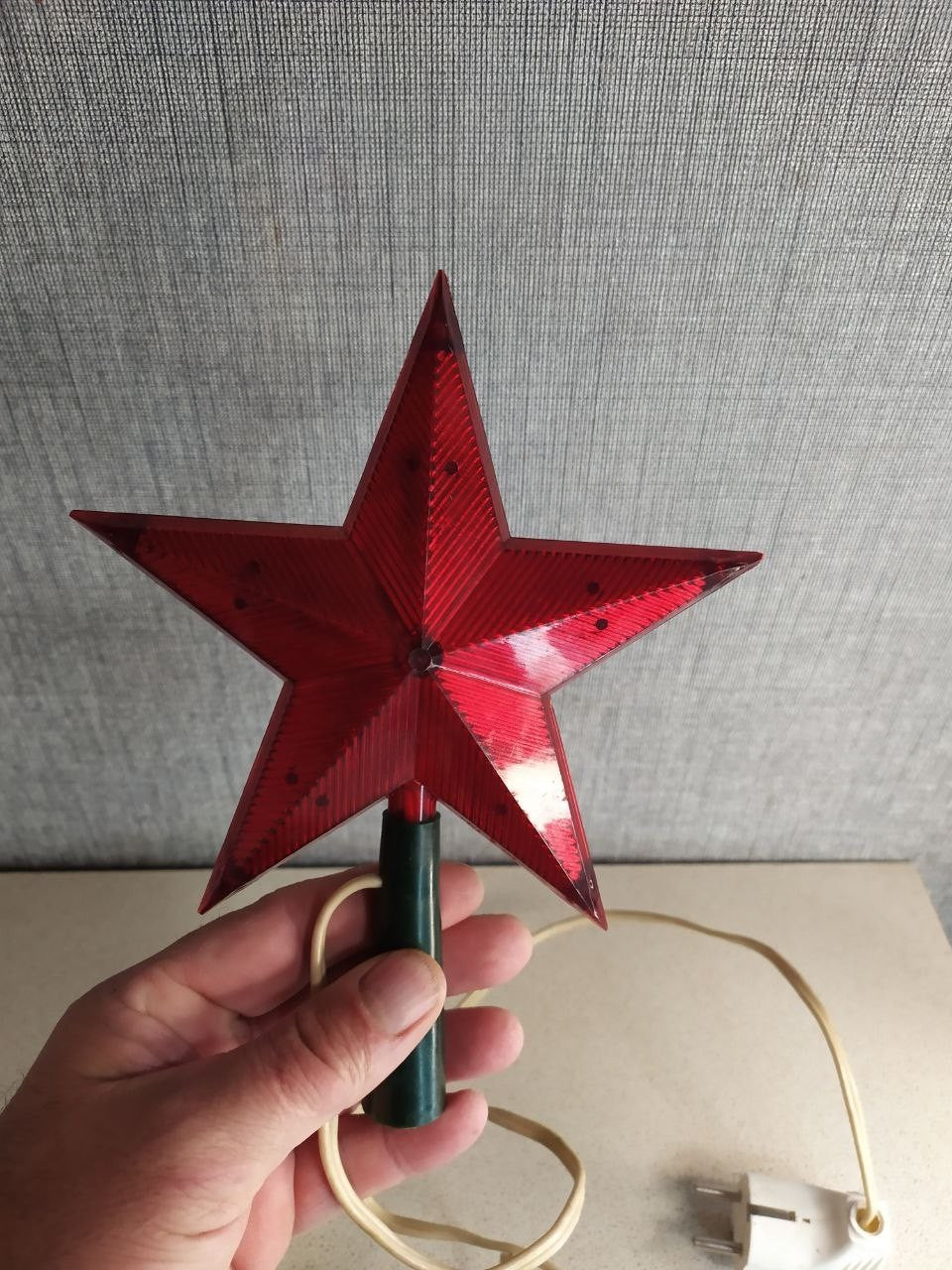 Vintage Christmas tree topper red star with European type C plug – detail 7