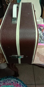 Vintage suitcase turntable from the USSR with latches and carrying handle – detail 6