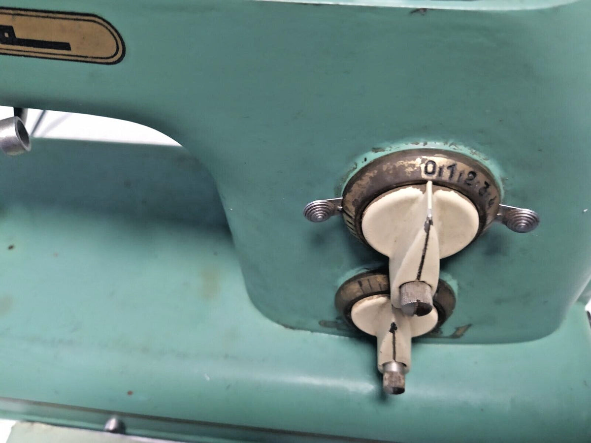 Vintage Tula sewing machine with aerodynamic space-age silhouette – detail 5