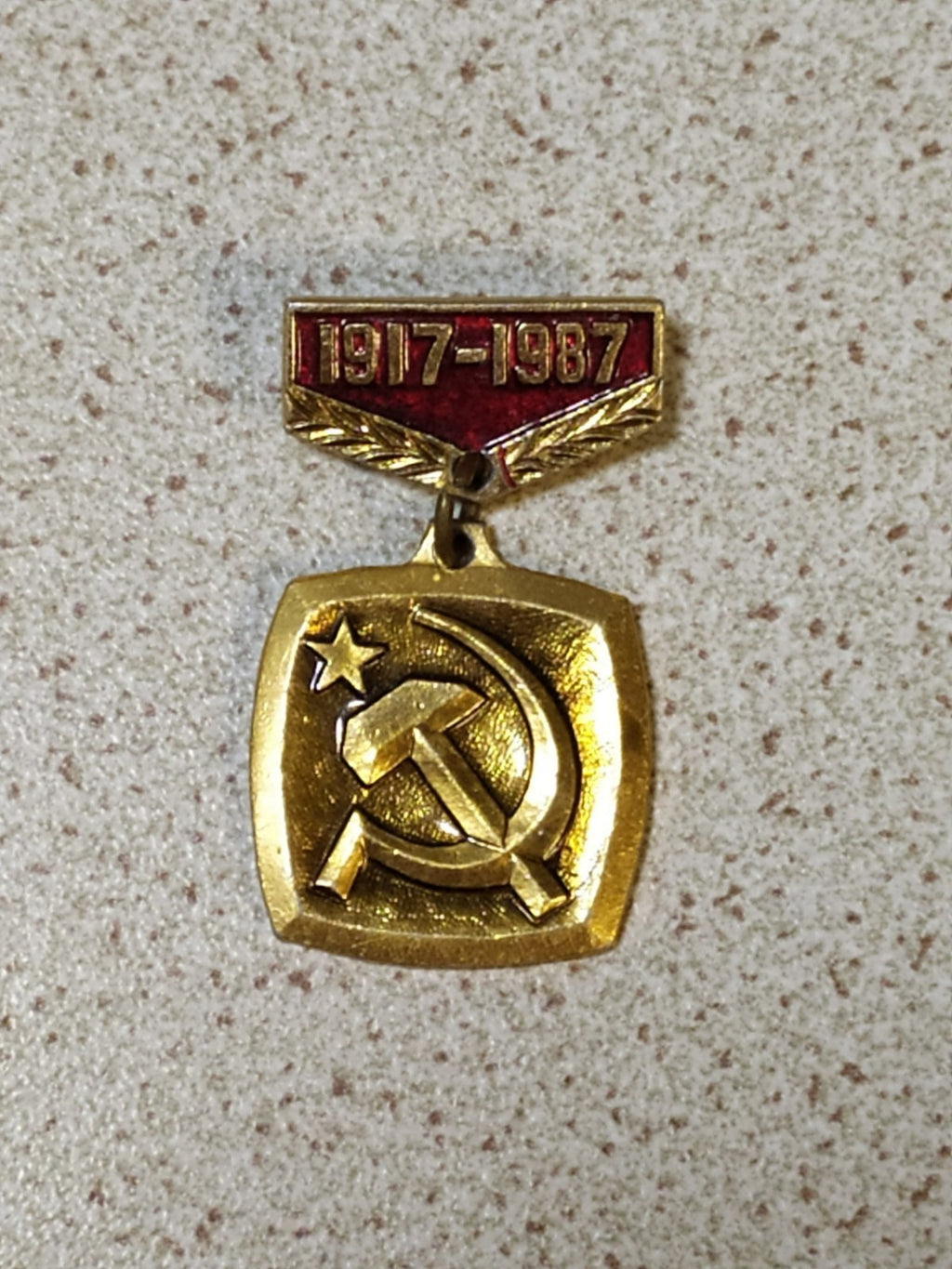 Soviet jubilee pin dated 1917-1987 front view