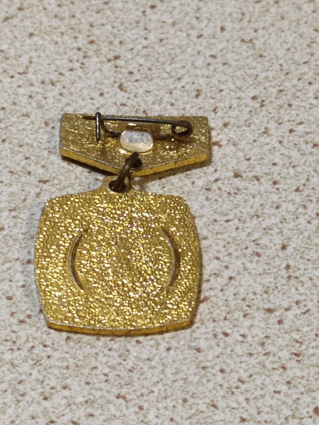 Soviet jubilee pin dated 1917-1987 front view – detail 5