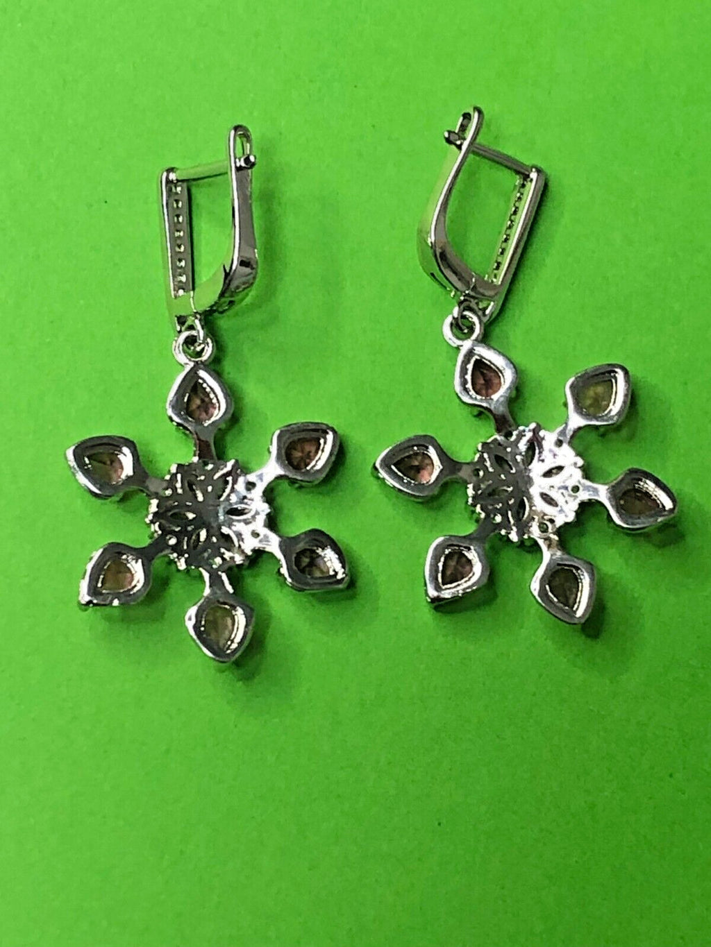 Leverback earring with 925 hallmark and cubic zirconia accents – detail 6