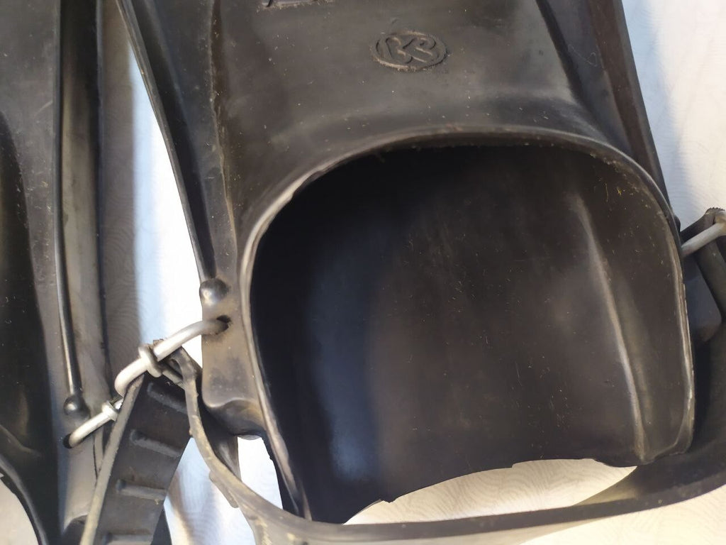 Turist brand name and KR factory logo embossed on the fin – detail 12