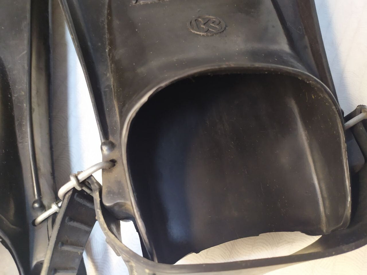 Turist brand name and KR factory logo embossed on the fin – detail 12