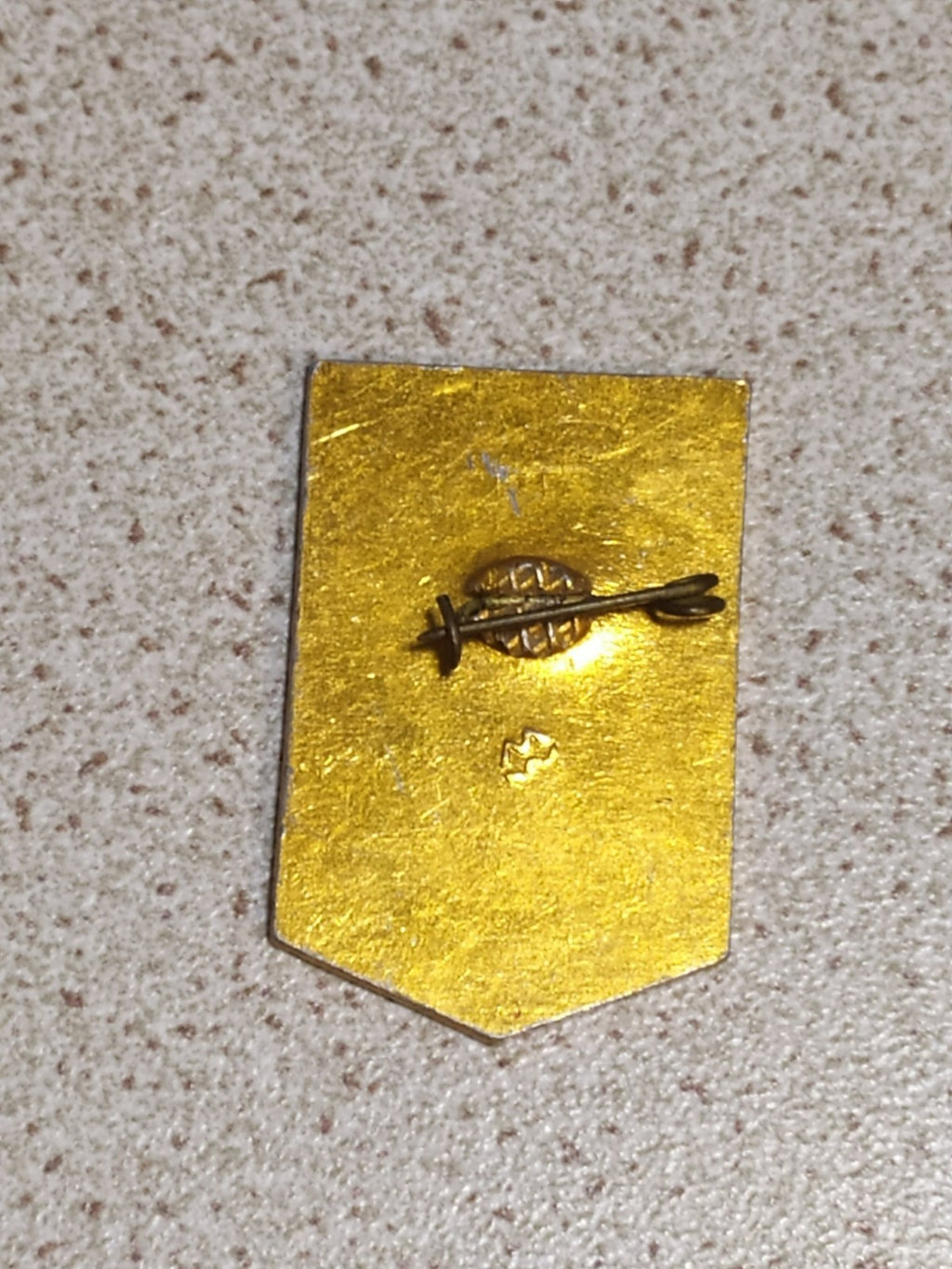 Vintage Soviet Udarnik badge, front view – detail 5