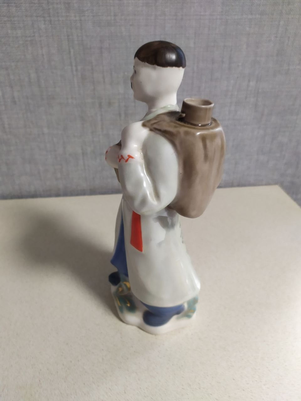 Original Soyuz-Viktan paper label on the back of the porcelain bottle – detail 10