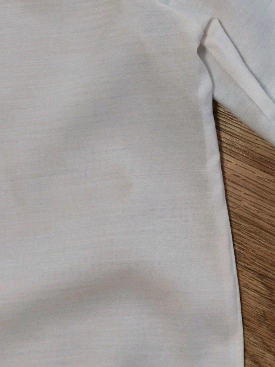 Embroidered shoulders and elastic cuffs on the boho folk shirt – detail 12