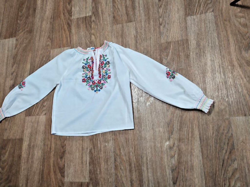 Embroidered shoulders and elastic cuffs on the boho folk shirt