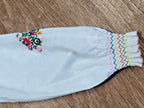 Embroidered shoulders and elastic cuffs on the boho folk shirt – detail 6