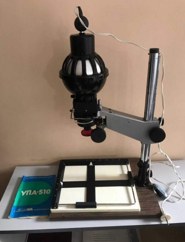 Vintage USSR portable photo enlarger with vertical column and lamp house – detail 5