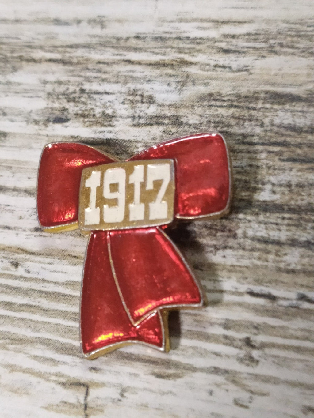 Vintage Soviet pin badge 1917 detail