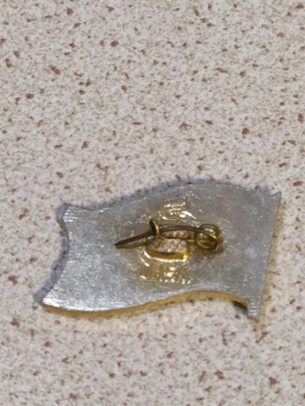 Reverse of the USSR commemorative badge showing the fastening